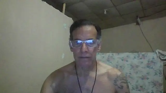 Snapshot of CaptainFox chatting on 06/15/26, 11:29 CaptainFox online show from 06/15/26, 11:29