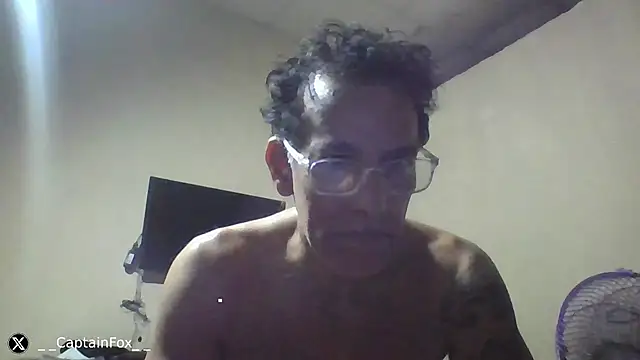 Snapshot of CaptainFox chatting on 08/05/26, 11:50 CaptainFox online show from 08/05/26, 11:50