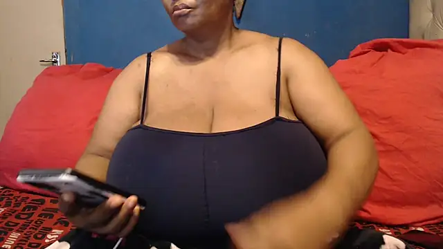 CUTEFIRMMELONSS online show from 10/28/25, 10:52