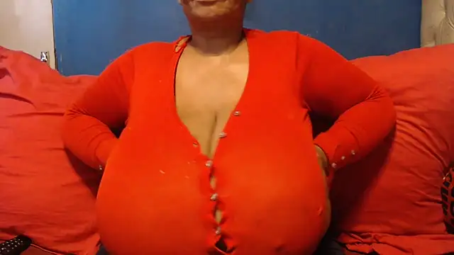 CUTEFIRMMELONSS online show from 11/25/25, 09:09