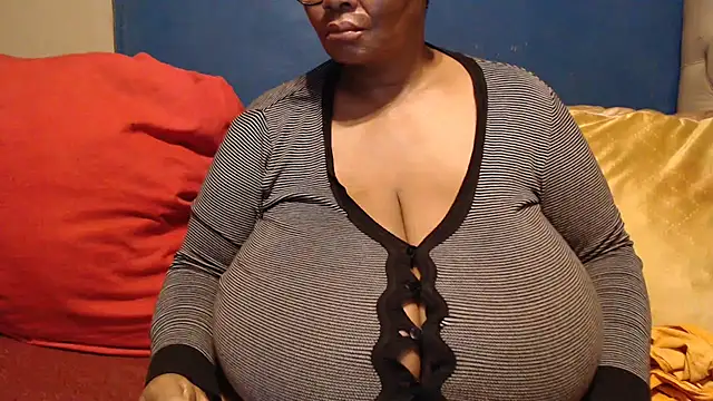 CUTEFIRMMELONSS online show from 12/17/25, 02:28