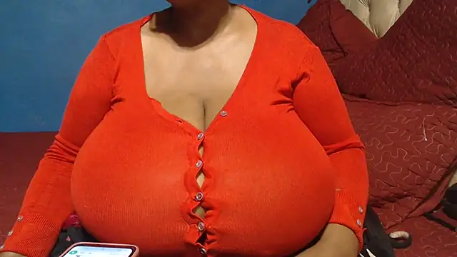 Snapshot of CUTEFIRMMELONSS chatting on 05/04/26, 04:47 CUTEFIRMMELONSS online show from 05/04/26, 04:47