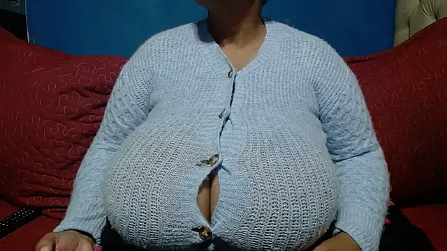 Snapshot of CUTEFIRMMELONSS chatting on 05/27/26, 08:17 CUTEFIRMMELONSS online show from 05/27/26, 08:17