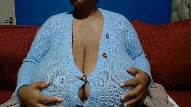 Snapshot of CUTEFIRMMELONSS chatting on 06/03/26, 03:53 CUTEFIRMMELONSS online show from 06/03/26, 03:53