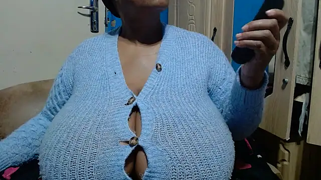 Snapshot of CUTEFIRMMELONSS chatting on 07/16/26, 04:35 CUTEFIRMMELONSS online show from 07/16/26, 04:35