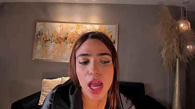 Snapshot of MariamRivera_ chatting on 02/11/25, 09:42 MariamRivera  online show from 02/11/25, 09:42