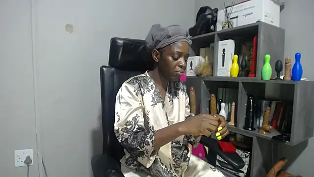 Snapshot of Shaniko89 chatting on 11/11/25, 04:56 Shaniko89 online show from 11/11/25, 04:56