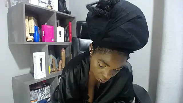 Snapshot of Shaniko89 chatting on 12/04/25, 05:39 Shaniko89 online show from 12/04/25, 05:39