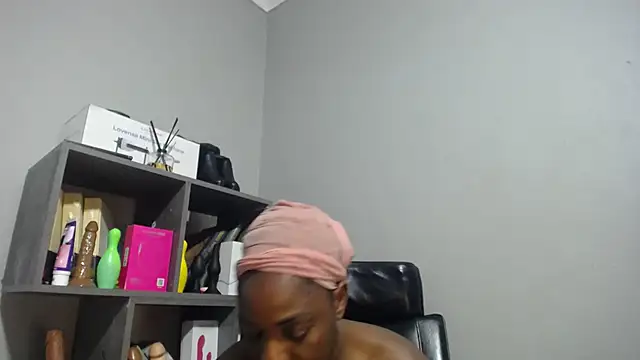 Snapshot of Shaniko89 chatting on 02/21/26, 10:44 Shaniko89 online show from 02/21/26, 10:44