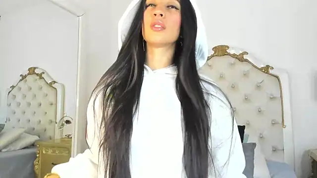 Snapshot of Valentina_Ross_ chatting on 02/13/25, 12:21 Valentina Ross online show from 02/13/25, 12:21