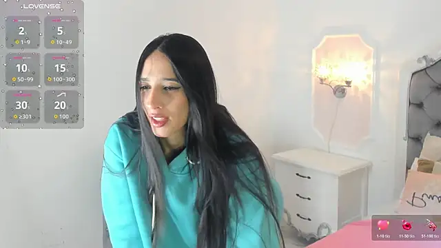 Snapshot of Valentina_Ross_ chatting on 04/17/26, 12:19 Valentina Ross online show from 04/17/26, 12:19