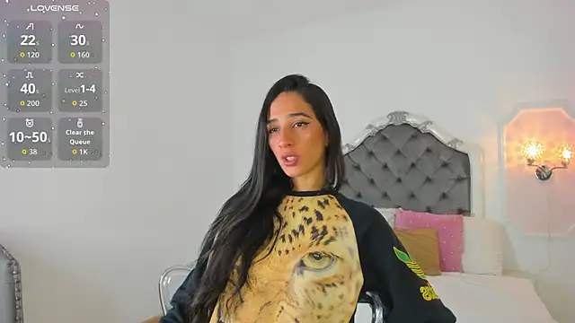 Valentina Ross  online show from 06/16/26, 11:57