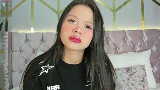 Snapshot of candy_beck chatting on 12/06/24, 03:44 candy beck online show from 12/06/24, 03:44