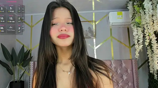 Snapshot of candy_beck chatting on 02/08/25, 12:39 candy beck online show from 02/08/25, 12:39