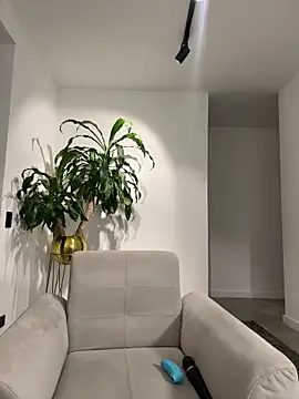 Snapshot of EllaSanz_ chatting on 03/04/25, 09:32 EllaSanz online show from 03/04/25, 09:32