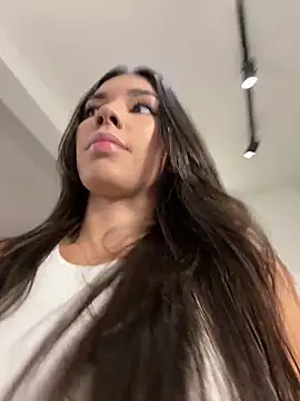 Snapshot of EllaSanz_ chatting on 03/11/25, 09:15 EllaSanz online show from 03/11/25, 09:15