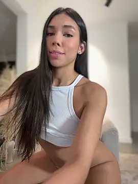 Snapshot of EllaSanz_ chatting on 09/22/25, 09:28 EllaSanz online show from 09/22/25, 09:28