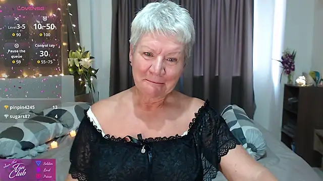 Snapshot of roxana_brooks chatting on 04/24/26, 11:40 roxana brooks online show from 04/24/26, 11:40