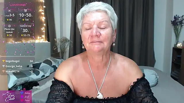 Snapshot of roxana_brooks chatting on 05/05/26, 02:03 roxana brooks online show from 05/05/26, 02:03