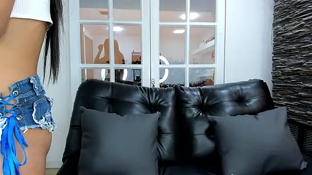 Snapshot of miss_sweett chatting on 02/17/25, 01:32 miss sweett online show from 02/17/25, 01:32