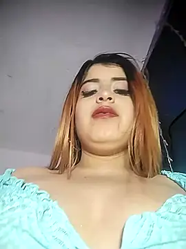 Snapshot of bella_star21 chatting on 09/14/25, 01:27 bella star21 online show from 09/14/25, 01:27