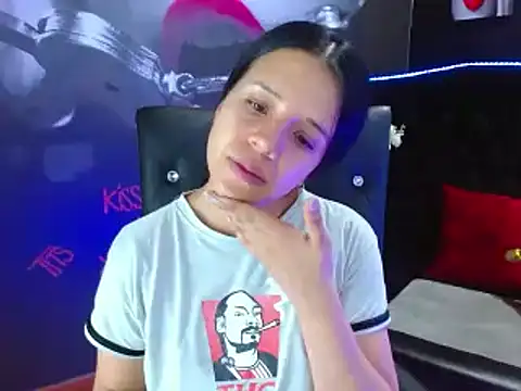 Snapshot of VALERY_MEER chatting on 12/06/24, 11:44 VALERY MEER online show from 12/06/24, 11:44