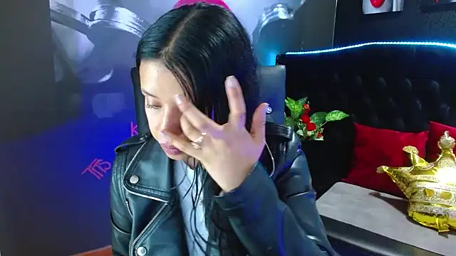 Snapshot of VALERY_MEER chatting on 12/19/24, 12:01 VALERY MEER online show from 12/19/24, 12:01