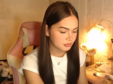 Ashely Lewis online show from 12/17/25, 12:00