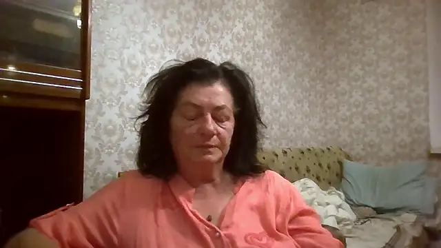 Snapshot of GypsiQueen2 chatting on 06/27/26, 12:37 GypsiQueen2 online show from 06/27/26, 12:37