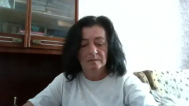 Snapshot of GypsiQueen2 chatting on 06/29/26, 10:15 GypsiQueen2 online show from 06/29/26, 10:15