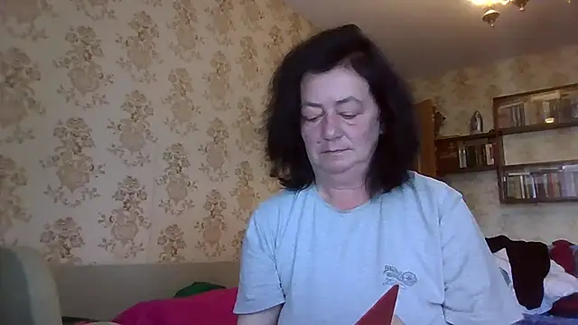 Snapshot of GypsiQueen2 chatting on 07/09/26, 09:35 GypsiQueen2 online show from 07/09/26, 09:35