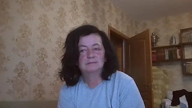 Snapshot of GypsiQueen2 chatting on 07/10/26, 04:17 GypsiQueen2 online show from 07/10/26, 04:17