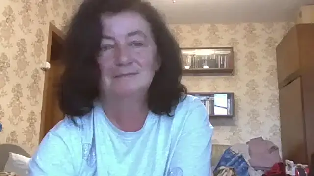 Snapshot of GypsiQueen2 chatting on 07/14/26, 07:02 GypsiQueen2 online show from 07/14/26, 07:02