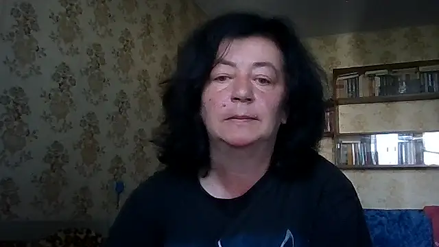 Snapshot of GypsiQueen2 chatting on 07/17/26, 06:42 GypsiQueen2 online show from 07/17/26, 06:42