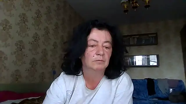 Snapshot of GypsiQueen2 chatting on 07/20/26, 06:06 GypsiQueen2 online show from 07/20/26, 06:06