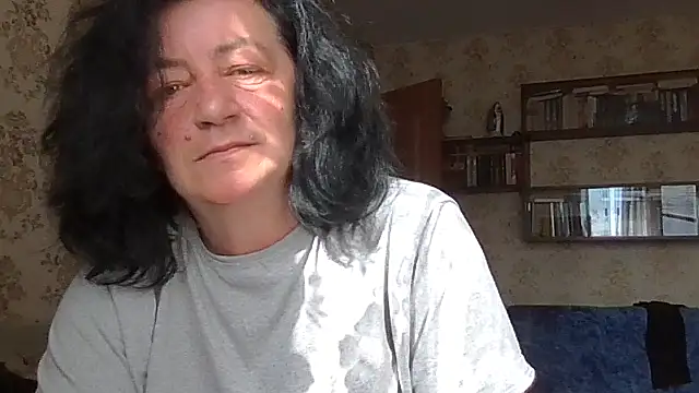 Snapshot of GypsiQueen2 chatting on 07/20/26, 03:36 GypsiQueen2 online show from 07/20/26, 03:36