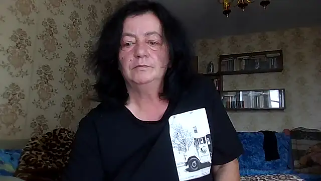 Snapshot of GypsiQueen2 chatting on 07/21/26, 01:24 GypsiQueen2 online show from 07/21/26, 01:24
