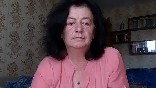Snapshot of GypsiQueen2 chatting on 07/28/26, 02:13 GypsiQueen2 online show from 07/28/26, 02:13