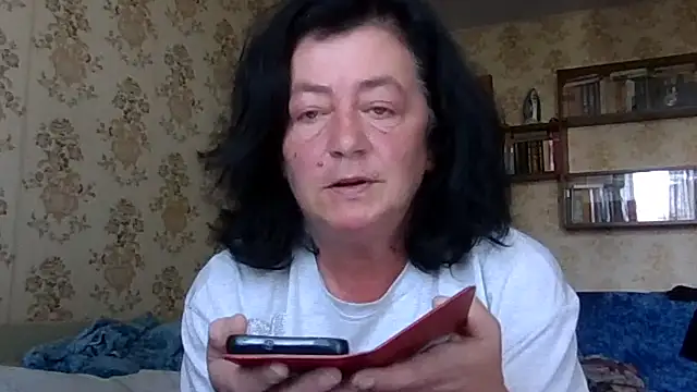 Snapshot of GypsiQueen2 chatting on 07/31/26, 09:52 GypsiQueen2 online show from 07/31/26, 09:52