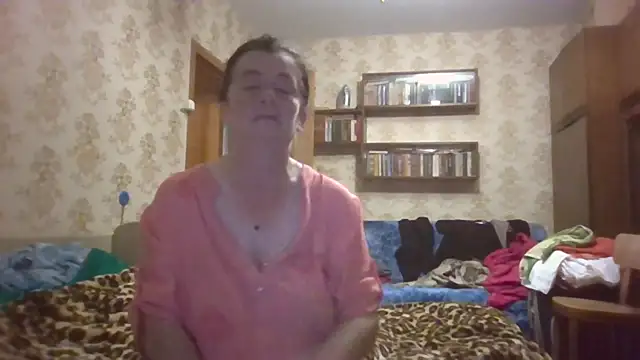 Snapshot of GypsiQueen2 chatting on 08/03/26, 09:18 GypsiQueen2 online show from 08/03/26, 09:18