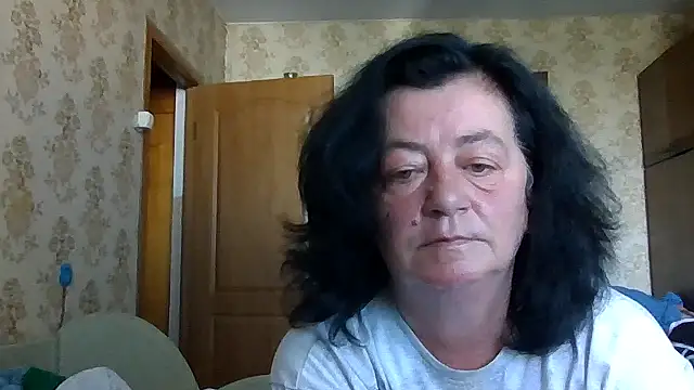 Snapshot of GypsiQueen2 chatting on 08/06/26, 06:15 GypsiQueen2 online show from 08/06/26, 06:15
