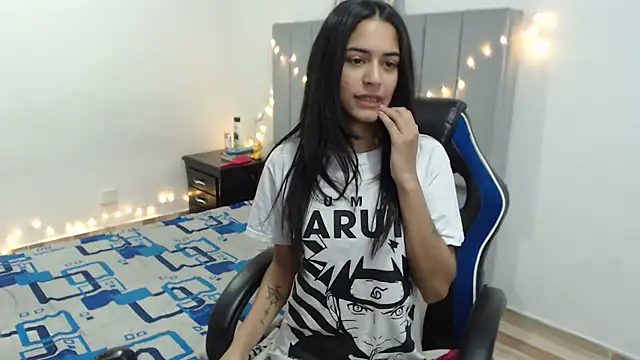 Snapshot of imSophia chatting on 03/15/25, 06:43 imSophia online show from 03/15/25, 06:43