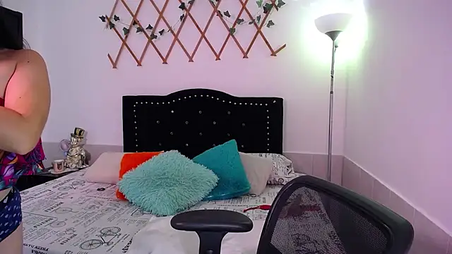 naughty girl 4u online show from 11/13/25, 06:29