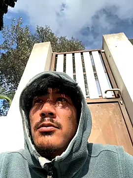 Snapshot of juniiorre chatting on 11/10/25, 11:31 juniiorre online show from 11/10/25, 11:31