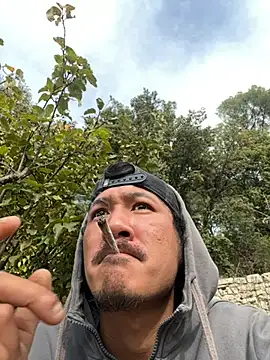 Snapshot of juniiorre chatting on 11/14/25, 11:09 juniiorre online show from 11/14/25, 11:09