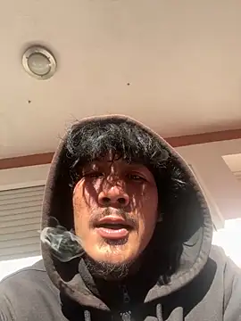 Snapshot of juniiorre chatting on 11/25/25, 12:05 juniiorre online show from 11/25/25, 12:05