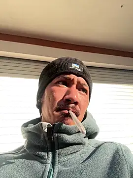 Snapshot of juniiorre chatting on 12/18/25, 08:31 juniiorre online show from 12/18/25, 08:31