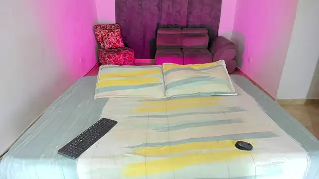 Snapshot of Fairycandyx chatting on 03/08/25, 09:06 Fairycandyx online show from 03/08/25, 09:06