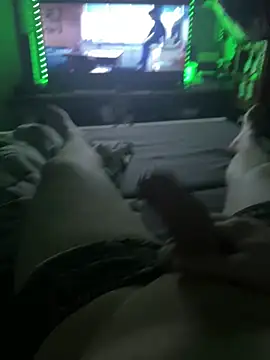 Snapshot of David19932908 chatting on 01/05/25, 09:57 David19932908 online show from 01/05/25, 09:57