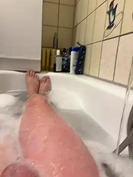 Snapshot of David19932908 chatting on 10/15/25, 04:29 David19932908 online show from 10/15/25, 04:29